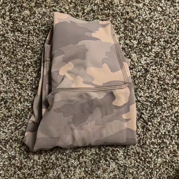 never worn - Picture 2 of 2